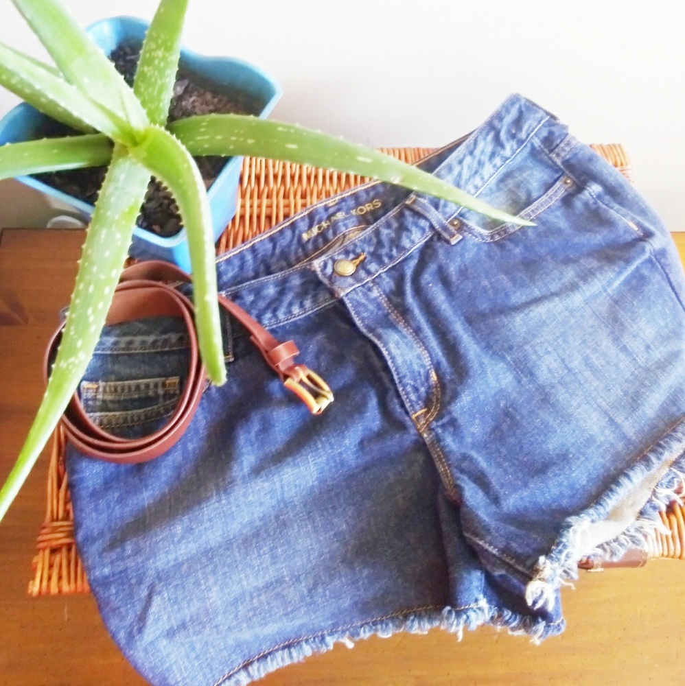 🌻&4/25 Michael Kors size 10 Jean Shorts With Belt